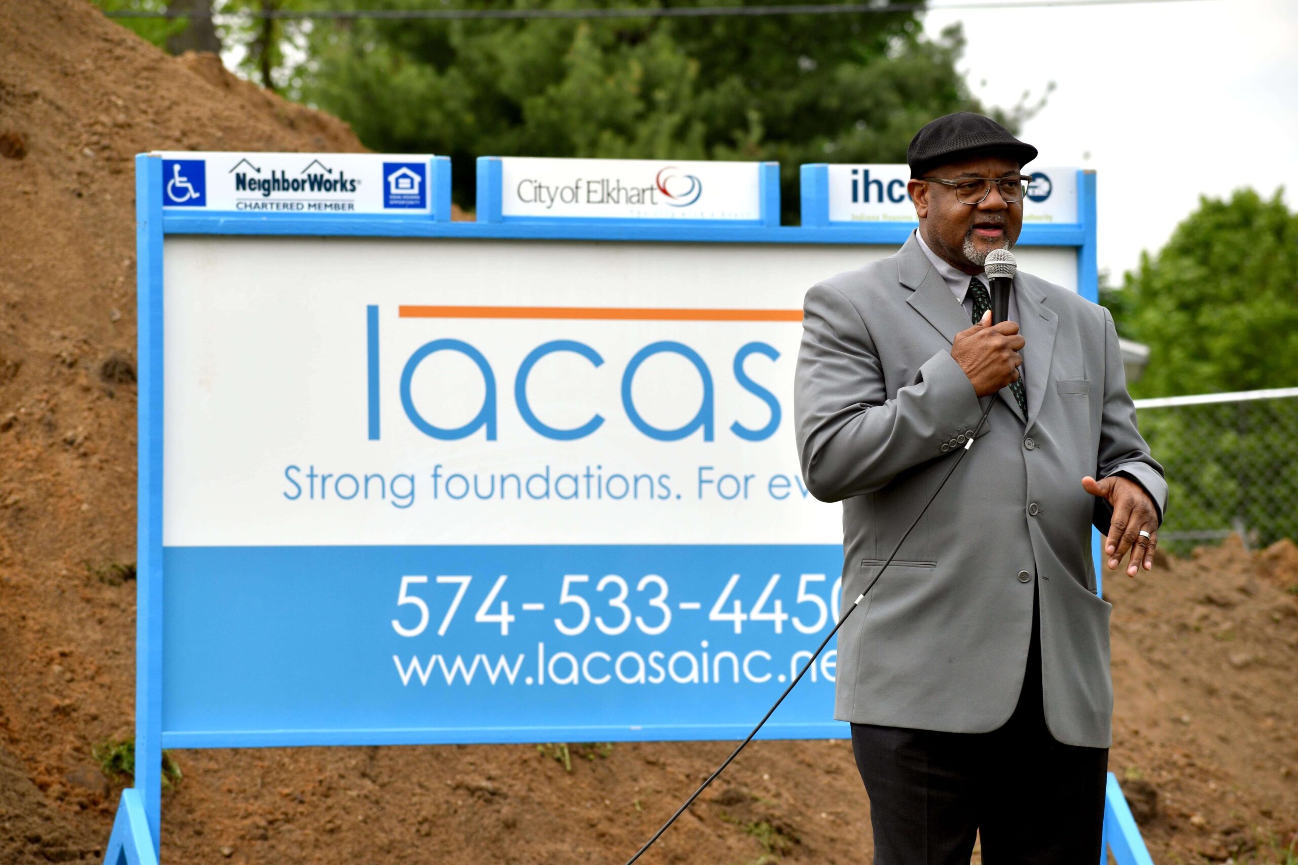 mayor rod roberson speaks at lacasa state street groundbreaking